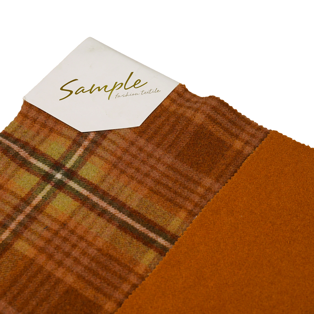 50% wełna, 40% poliester, 10% inne włókno, 860 g/m, brązowo-żółta kratka, tkanina aksamitna, ML-062142104
