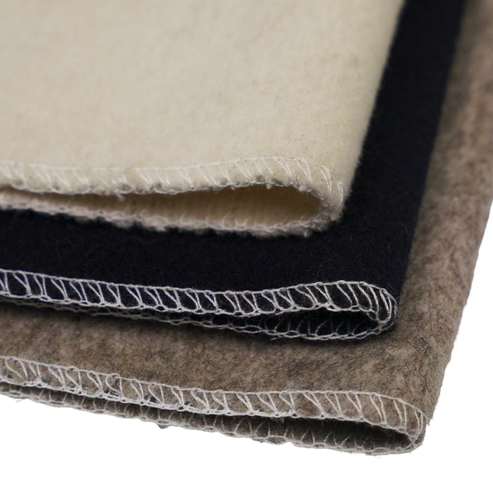 50% wełna, 40% poliester, 10% inne włókno, 680 g/m, beżowy, jednostronna powłoka z wełny kryształowej, ML-242-2050680