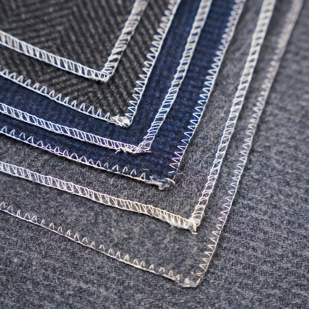 50% wełny, 50% innego włókna, 760 g/m, ciemnoszary + średnioszary, tkanina Melton w kratę w jodełkę, ML-241150-760