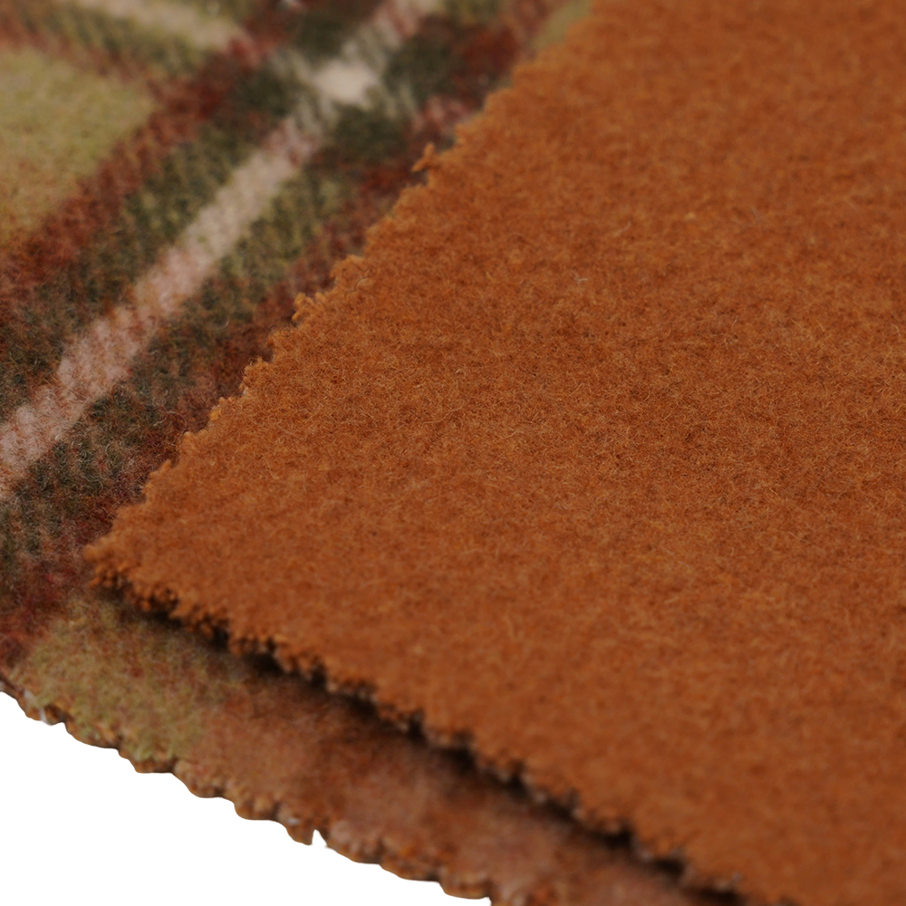 50% wełna, 40% poliester, 10% inne włókno, 860 g/m, brązowo-żółta kratka, tkanina aksamitna, ML-062142104