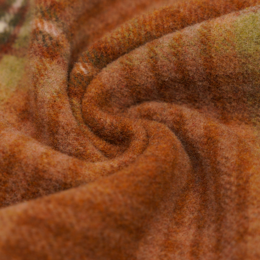 50% wełna, 40% poliester, 10% inne włókno, 860 g/m, brązowo-żółta kratka, tkanina aksamitna, ML-062142104