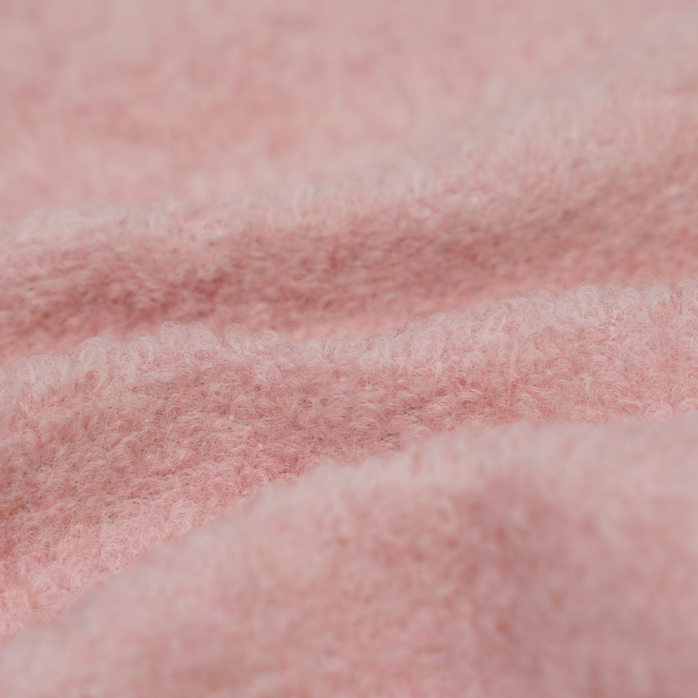 40% wełna, 60% poliester, 700-740 g/m, różowo-biały, wełniana dzianina pętelkowa z małą rybią łuską, ML-26-X082022