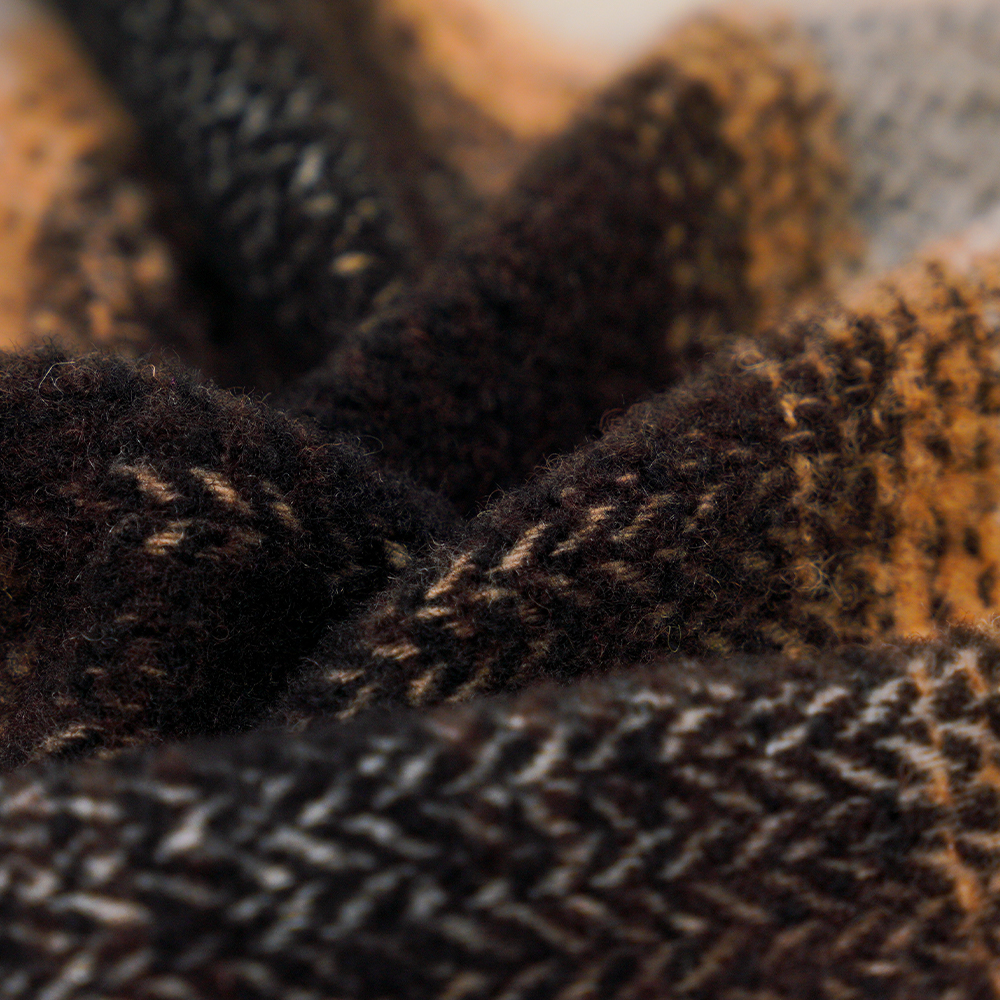 40% wełna, 60% poliester, 540g/m, czarno-biały, okrągły tweedowy materiał, ML-8021071